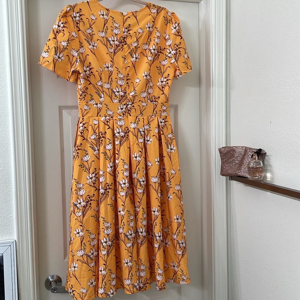 Unbranded Women’s Floral Dress - NWOT! - Picture 3 of 11